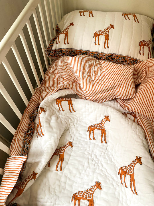 Giraffes quilt & pillow ~ Jorgan dhe këllëf